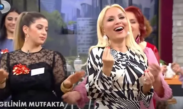 19-kasim-gelinim-mutfakta-kim-birinci-oldu-kim-kazandi-gelinim-mutfakta-5-gunluk-puan-tablosu-gelinim-mutfakta-kim-elendi-1637320384487.jpg 19 Kasım Gelinim Mutfakta kim birinci oldu, kim kazandı? Gelinim Mutfakta 5 günlük puan tablosu! Gelinim Mutfakta kim elendi?-4