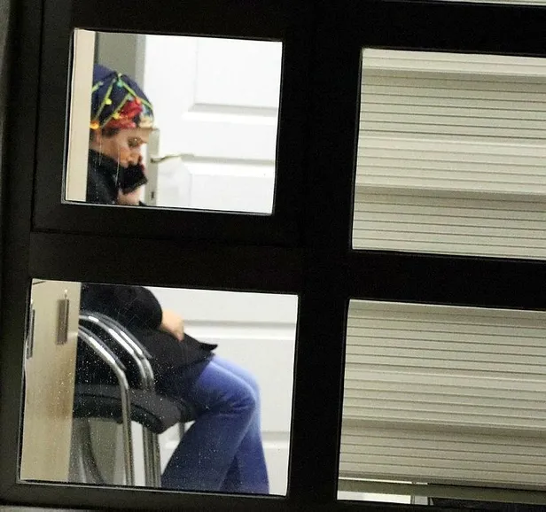 Son dakika: Kayseri'de bir apartmanda koronavirüs paniğine neden olan madde 'büyü' için sürülen domuz yağı çıktı!-3