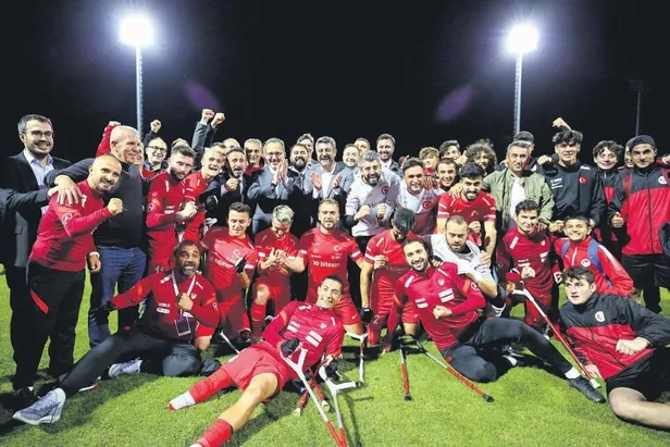 uefa-avrupa-liginde-temsilcilerimiz-boy-gosterecek-1665014553488.jpeg UEFA Avrupa Ligi’nde temsilcilerimiz boy gösterecek!-14