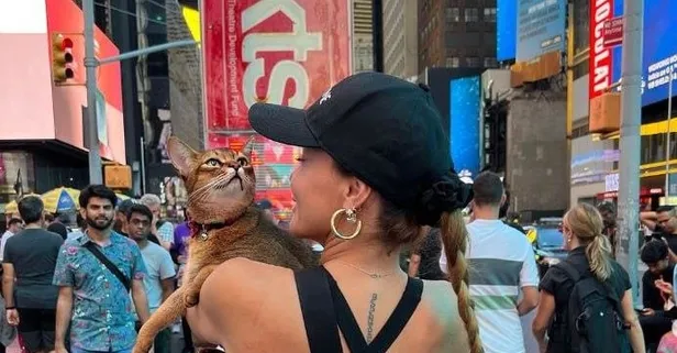 Ebru Şallı, eşi ve kedisi ile New York sokaklarını karış karış gezdi!