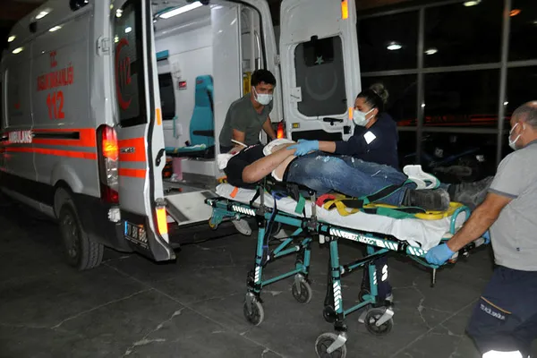 ehliyetsiz-ve-kasksizgenc-yunusunmotosiklet-kazasinda-kulagi-koptu-1631003274523.jpg Ehliyetsiz ve kasksız genç Yunus'un motosiklet kazasında kulağı koptu!-2