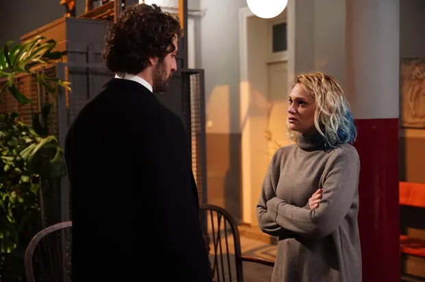 Masumlar Apartmanı'nda ölümüne meydan okuyor ama bu kez sert kayaya çarpıyor! 14.yeni bölümde Safiye, Gülben, Han allak bullak-9