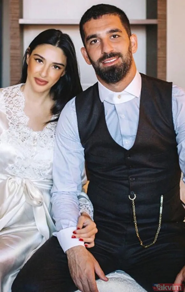 "Hiç Hamarat Değilimdir" Ev İşleriyle Çok İlgisi Olmadığını Dile Getiren Turan, "Yumurta Kırmayı Bile Bilmem. Evde Her Şeyi Aslı Yapıyor" Diye Konuştu.