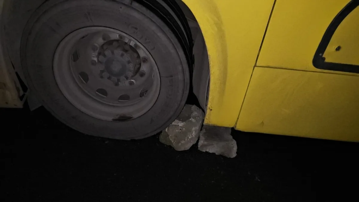 sariyerde-iett-otobusu-bariyere-carpti-1787950544775.jpeg Sarıyer’de İETT otobüsü bariyere çarptı-4