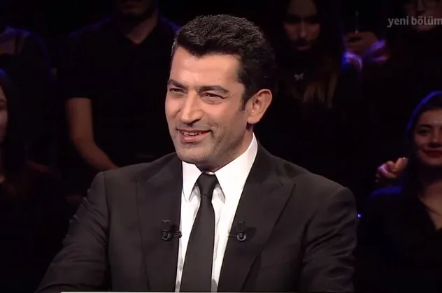Ahmet Hamdi Tanpınar ve Ahmet Kutsi Tecer'e "Şairlerin en garibi öldü" diyerek son mısrasını söyleyen şair kim?