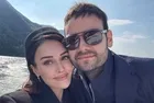 Esra Bilgiç kolunda servet taşıyor! Faruk Sabancı'nın hediye ettiği mor çantanın fiyatı dudak uçuklattı