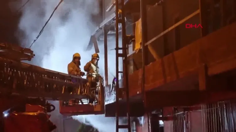 İstanbul Beykoz'da iki katlı binada yangın