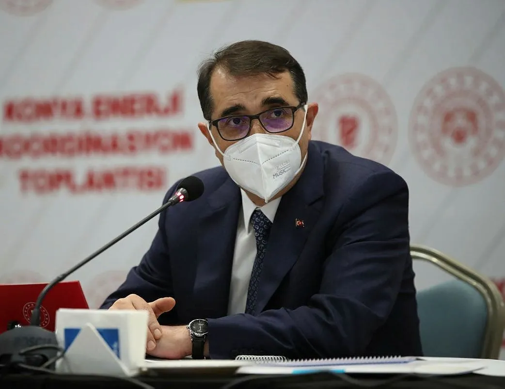 Bakan açıkladı: Dünyanın en büyük güneş santrali...