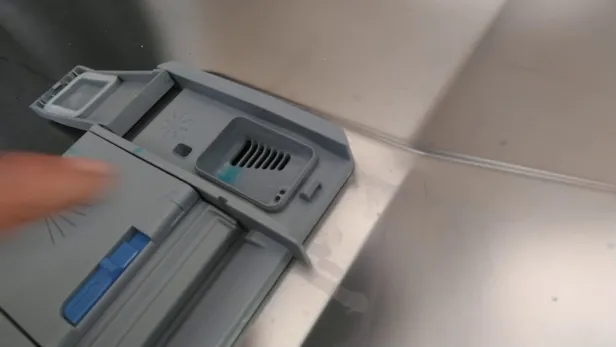 meger-makinedeki-bardaklar-bu-yuzden-ciziliyormus-bu-hatayi-sakin-yapmayin-iste-sebebi-1696958398109.jpg Meğer makinedeki bardaklar bu yüzden çiziliyormuş! Bu hatayı sakın yapmayın! İşte sebebi-5