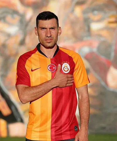 Galatasaray'da yeni transfer Şener Özbayraklı sakatlandı-1