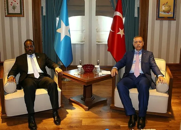 baskan-erdogan-ile-gorusecek-somali-cumhurbaskani-hasan-seyh-mahmuddan-hidrokarbon-mesaji-1657089305020.jpeg