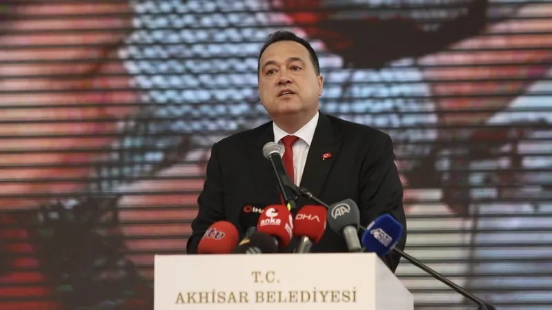 chpli-manisa-buyuksehir-belediyesinde-ihale-vurgunu-gunlugune-200-bin-lira-verdiler-30-milyon-tl-ve-kayip-20-i-1762176974064.jpeg CHP'li Manisa Büyükşehir Belediye Başkanı Besim Dutlulu (Takvim.com.tr)