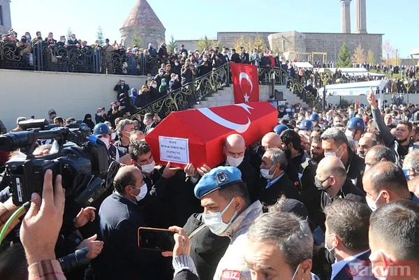 Tunceli'de PKK ile çıkan çatışmada şehit olan asker Burak Tortumlu, Erzurum’da son yolculuğuna uğurlandı - 7