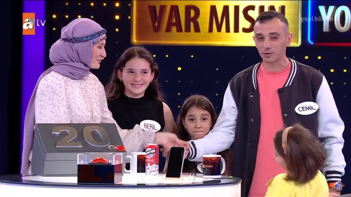 1785357289080.png Murat abinin kutulara para koklatması stüdyoyu kırdı geçirdi: Günün yarışmacısı Trabzonlu Tuğçe yarışmadan büyük ödülle ayrıldı-9
