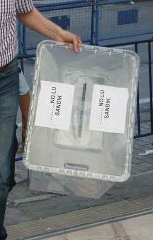 İzmir'deki geçersiz oylar yeniden sayılacak