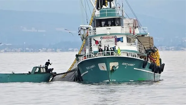 Yunanistan kaşınıyor: Ege'de Türk balıkçı teknelerine ateş açtılar! 1 kişi bacağından yaralandı