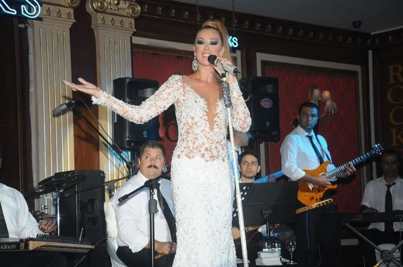 Petek’ten Van’a 10 halı hediyesi