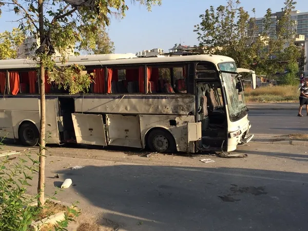 İzmir'de cezaevi servis arasına bombalı saldırı-2
