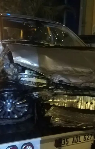 İzmir'de feci kaza! 1'i ağır 5 yaralı