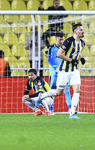 Fenerbahçe'de Kadıköy kalesi çöktü! Taraftarın sabrı kalmadı