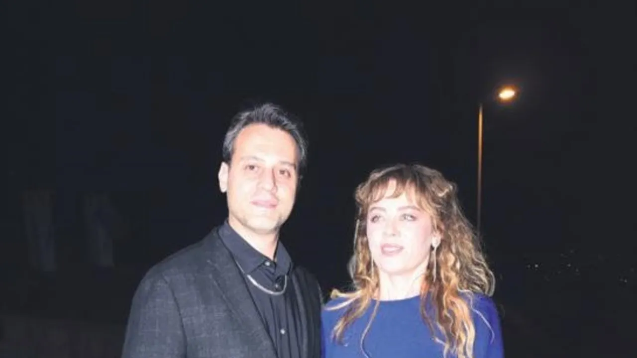 Demet Evgar, eşi Levent Babataş ile partiye katıldı