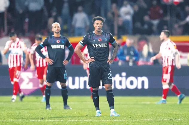 Trabzonspor Teknik Direktörü Abdullah Avcı savunmada istikrar arıyor