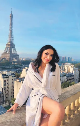 Tescilli güzel Tuğçe Aral İbrahim Tatlıses'in filmine göndermede bulundu! Yaptığı paylaşım takipçilerini güldürdü