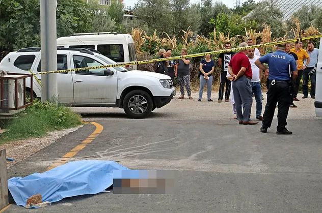 Antalya'da acı olay! Yarım tonluk makinenin altında kaldı
