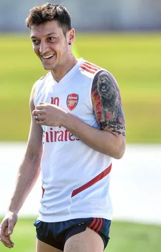 Mesut Özil'den Türk Kızılayı'na anlamlı destek! 713 bin liralık bağış yaptı