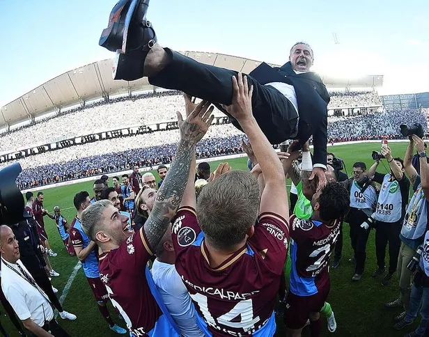 trabzonspor-asbaskani-ertugrul-dogan-takvime-konustu-artik-sampiyonluk-icin-bu-kadar-beklemeyecegiz-1652907795841.jpeg Trabzonspor Asbaşkanı Ertuğrul Doğan TAKVİM’e konuştu: "Berat Albayrak'ın ülke futboluna katkısı inanılmaz"-6