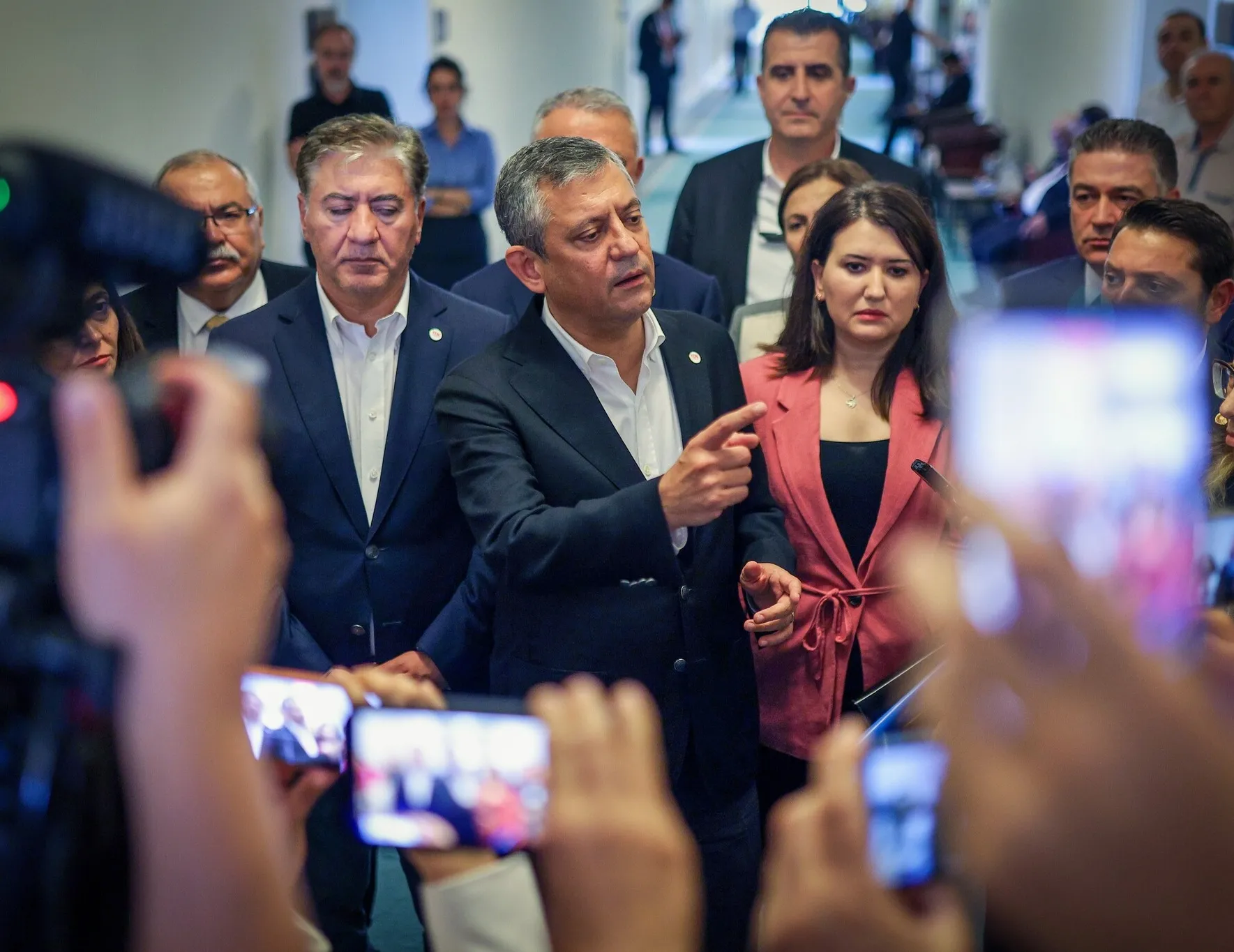 Çerçeve Yasa oylaması öncesi Yeni Parti’de derin kriz! Özel’den kapalı karar... Kimisi destekliyor kimisi hayır inadında