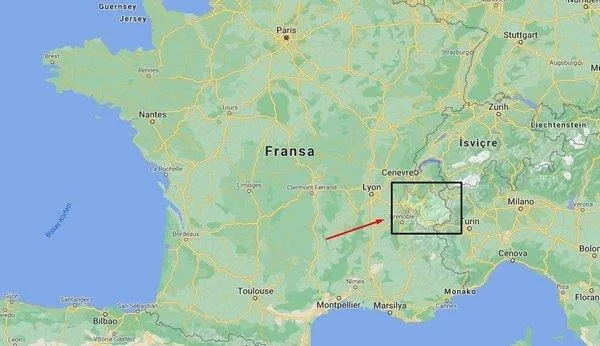 fransa-bolunuyor-savoie-bolgesinde-bagimsizlik-yanlilari-hacli-flamalarla-egemenlik-ilan-etti-1601923015284.jpeg Fransa bölünüyor! Savoie bölgesinde bağımsızlık yanlıları "haçlı flamalarla" egemenlik ilan etti-3