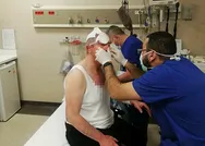 Gelecek Partisi Genel Başkan Yardımcısı Selçuk Özdağ saldırgan bir kişiyi teşhis etti