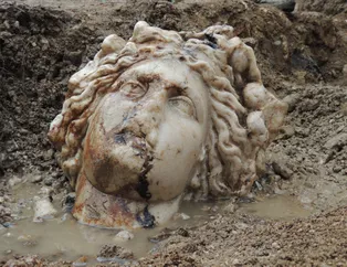 Aizanoi Antik Kenti'nde büyük keşif!  'Afrodit' ve 'Dionysos' heykel başları bulundu