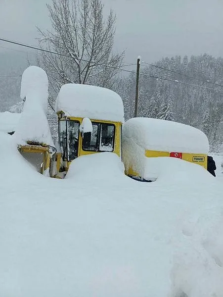 kastamonudan-kar-manzaralari-15-metreye-ulasti-1642716491957.jpeg Kastamonu'dan kar manzaraları: 1,5 metreye ulaştı-4