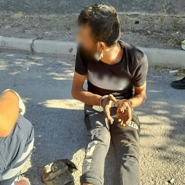 konyada-polise-bicak-ceken-supheli-bacagindan-vuruldu-1631118089595.jpeg Konya'da polise bıçak çeken şüpheli bacağından vuruldu-3