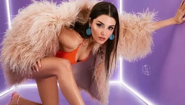 Hande Erçel ve Hakan Sabancı arasında aşk yaşanıyor deniliyordu! O gerçek ortaya çıktı! Bakın nerede buluşuyorlarmış...