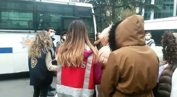 ankarada-maddi-sikinti-yasayan-kadinlari-fuhsa-zorlayan-3-kisi-gozaltina-alindi-1608026849001.jpg Ankara'da maddi sıkıntı yaşayan kadınları fuhşa zorlayan 3 kişi gözaltına alındı-2