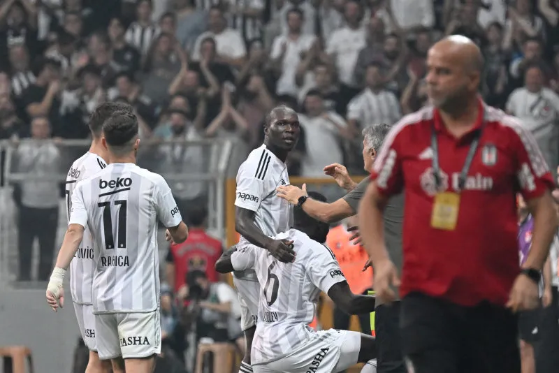 Beşiktaş Dinamo Kiev'i eledi ve gruplara kaldı! - 6