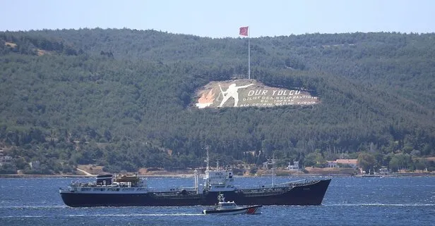 Rus donanmasına ait arızalı tanker Çanakkale Boğazı’ndan geçirildi