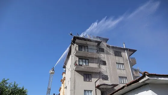Muğla’da 5 katlı binanın çatı katında yangın paniği!