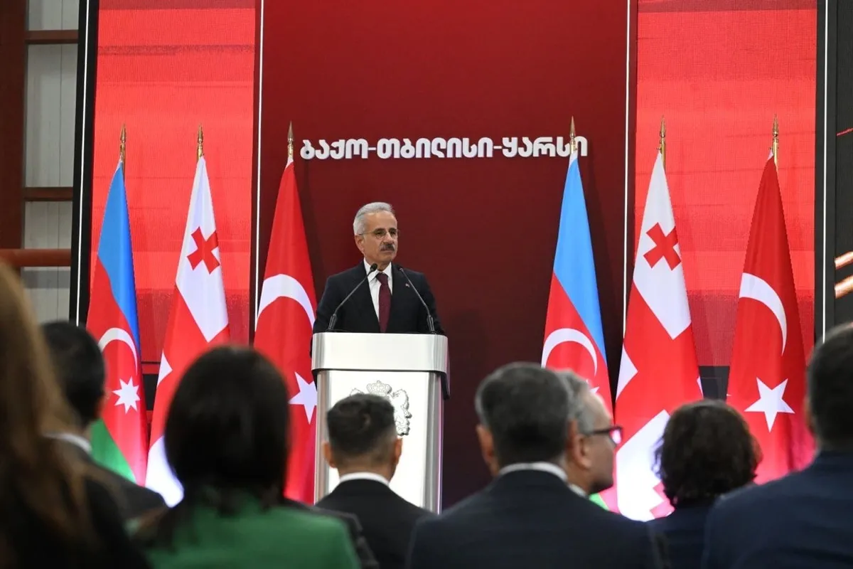 btk-demiryolu-hatti-tam-kapasiteyle-hizmete-acildi-1780405432354.jpg BTK Demiryolu Hattı tam kapasiteyle hizmete açıldı: Asya-Avrupa hattında kesintisiz taşımacılık dönemi başlıyor-3