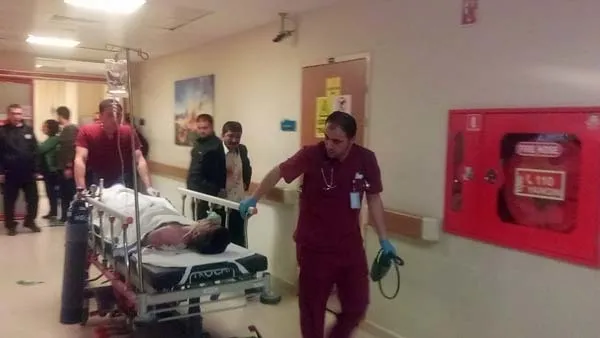 Bursa'da düğünde ortalık karıştı! Belinden çıkardığı bıçakla...-1