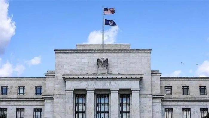 abd-merkez-bankasi-fed-merakla-beklenen-faiz-kararini-acikladi-1702495337074.jpeg