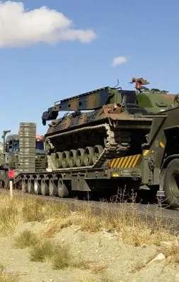 Sınıra tank sevkiyatı yapılıyor