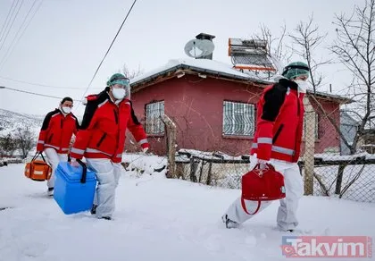 Koronavirüs aşılamaları devam ediyor! Sağlık çalışanları kar kış dinlemiyor! İşte fedakarlığın fotoğrafları