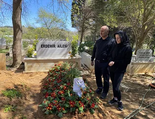 Oğuz Murat Acinin eşi ve babası mezarı başında gözyaşlarını tutamadı: Eylem Tokun söylemleri oyalamaydı