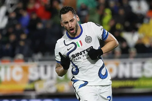 Hakan Çalhanoğlu attı Inter kazandı!
