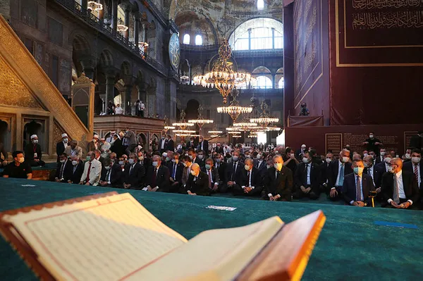 1595600123744.jpg İşte Ayasofya'da ilk cuma! Göktürk-1 uydusu ile uzaydan görüntülendi-2