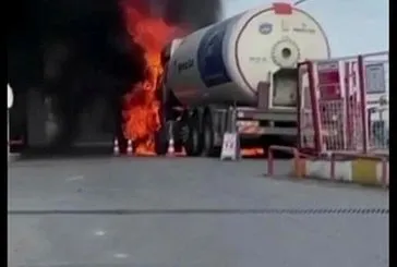Akaryakıt istasyonunda gaz tankeri alev alev yandı!
